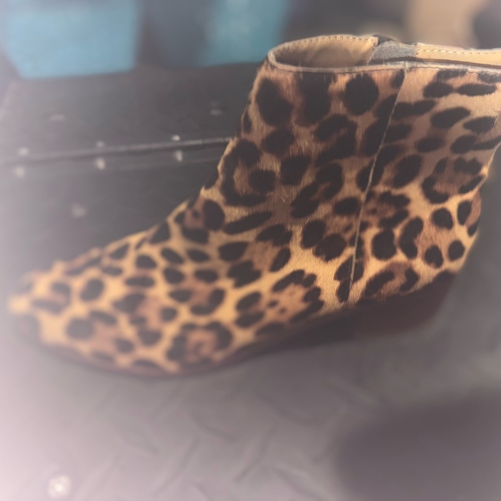 J Crew LEATHER Leopard Print Ankle Boots with Zipper  Size 8  EUC